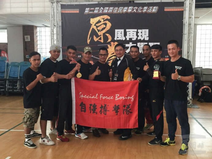 由特戰官兵組成的自強搏擊隊在「第二屆原拳文化季」比賽中，得到亮眼佳績。（杜忠賢提供）