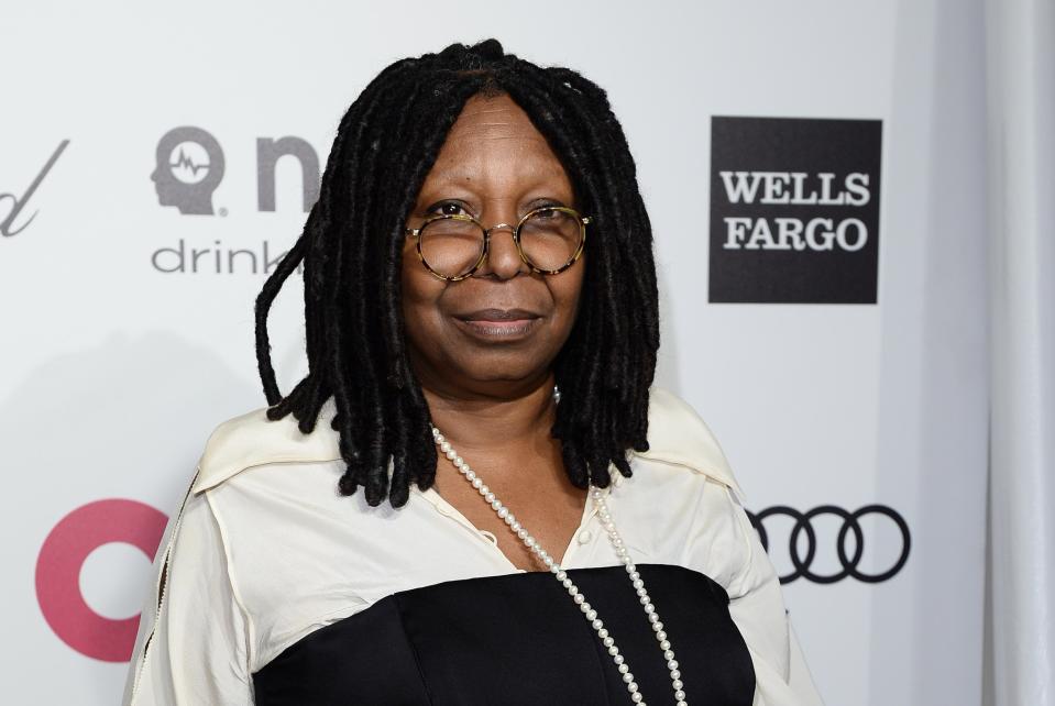 <p><span><span>Whoopi</span></span><span><span> Goldberg – die nicht nur Schauspielerin, sondern auch eine ausgebildete Kosmetikerin ist – hat früher einmal Verstorbene geschminkt. [Bild: PA]</span></span> </p>