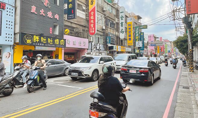 新北市中和區南勢角僅有2條聯外道路，常態性塞車讓民眾抱怨連連。（本報資料照片）