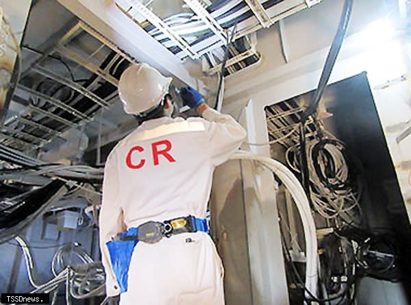 CR驗船師執行船舶建造中入級檢驗工作。（圖：驗船中心提供）