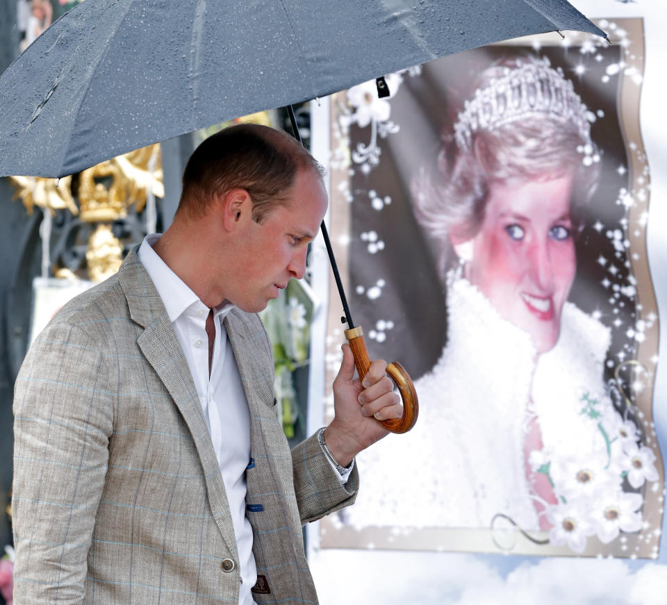 LONDON, UNITED KINGDOM - AUGUST 30: (EMBARGOED FOR PUBLICATION IN UK NEWSPAPERS UNTIL 48 HOURS AFTER CREATE DATE AND TIME) Prince William, Duke of Cambridge views tributes to Diana, Princess of Wales left at the gates of Kensington Palace after visiting the Sunken Garden on August 30, 2017 in London, England. The Sunken Garden has been transformed into a White Garden dedicated to Diana, Princess of Wales mother of The Duke of Cambridge and Prince Harry marking the 20th anniversary of her death. (Photo by Max Mumby/Indigo/Getty Images)