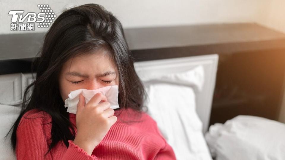 近期溫度變化大，有醫師驚呼「一堆人感冒」。（示意圖／shutterstock達志影像）