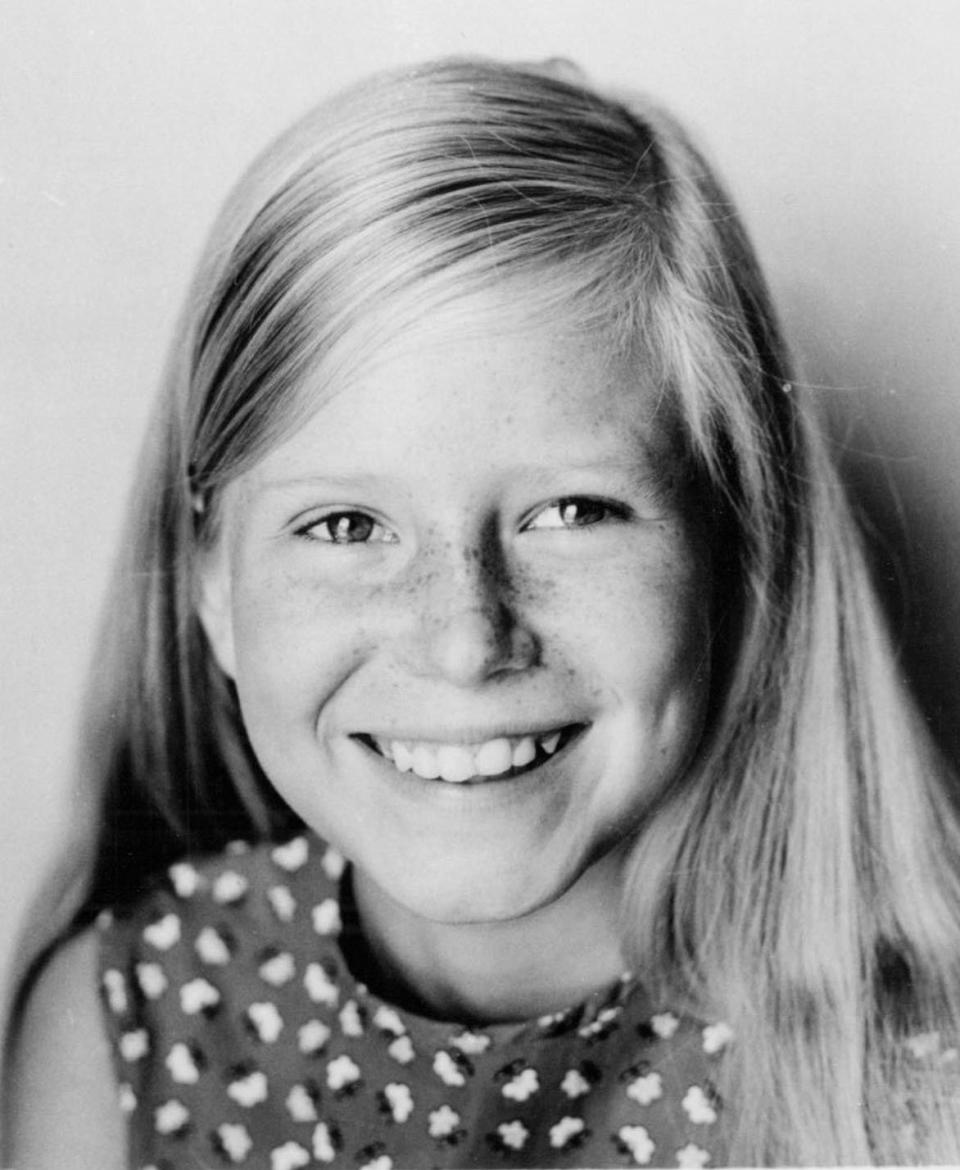 Played by actress Eve Plumb. 