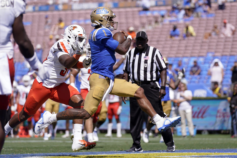 UCLA quarterback Dorian Thompson-Robinson, right, runs past Bowling Green defensive lineman Adrian Wilson for a touchdown during the second half of an NCAA college football game Saturday, Sept. 3, 2022, in Pasadena, Calif. (AP Photo/Mark J. Terrill)