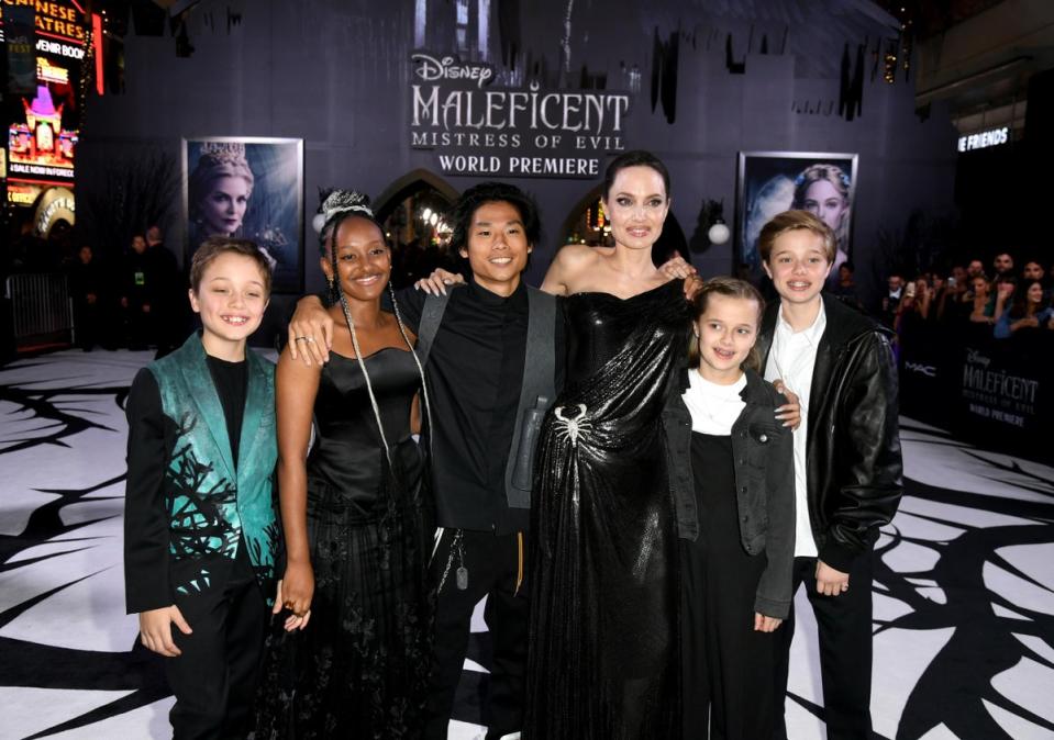 (L-R) Knox Leon Jolie-Pitt, Zahara Marley Jolie-Pitt, Pax Thien Jolie-Pitt, Angelina Jolie, Vivienne Marcheline Jolie-Pitt, and Shiloh Nouvel Jolie-Pitt attend the world premiere of Disney's Maleficent with Angelina Jolie in 2019 (Getty Images)