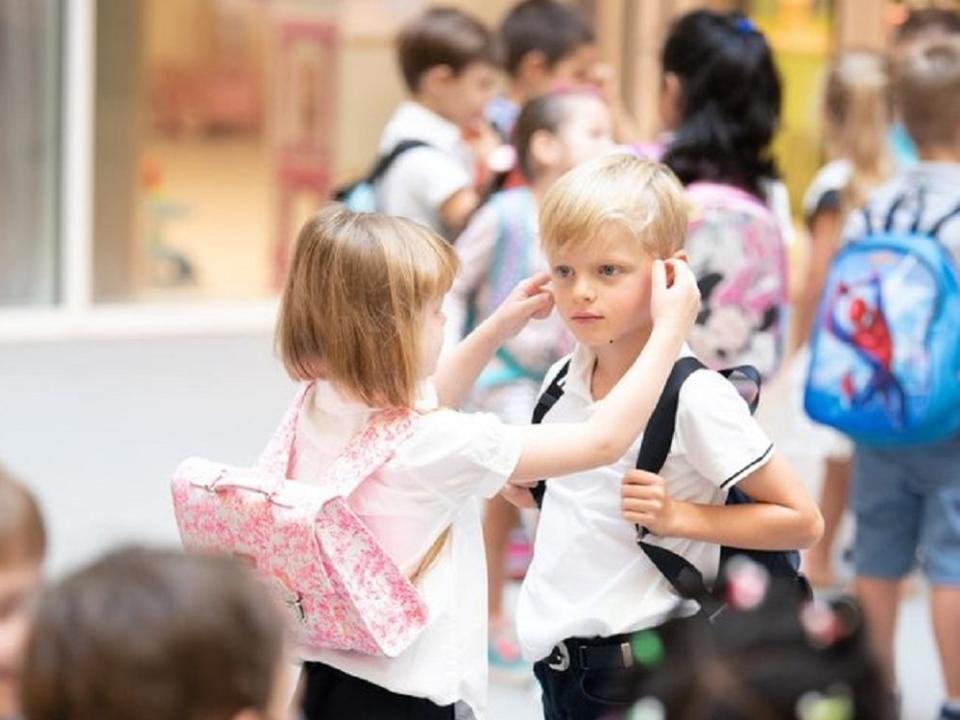 Prinz Jacques und Prinzessin Gabriella von Monaco beim ersten Schulalltag des neuen Jahres. (Bild: Eric Mathon / Palais princier / Facebook)