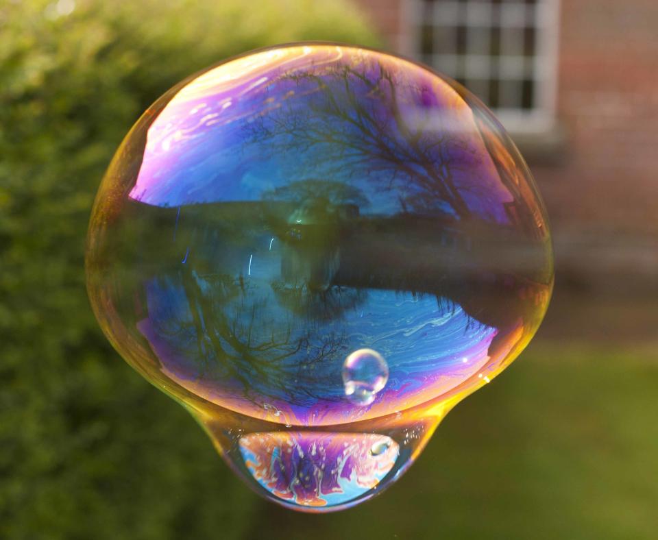 But his latest work is spectacularly original and all shot near him home in Exeter, UK. He said: “Most of my bubble photos were taken in my garden in Exeter where I was living a couple of years ago. 