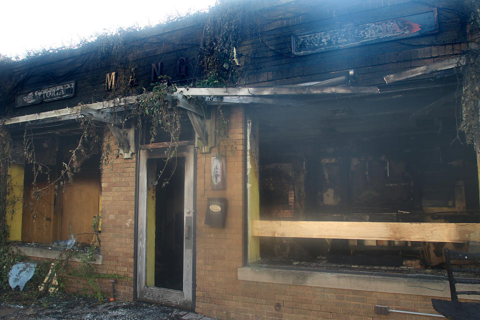 The former Mangia Wine Bar on Sheridan Road was torched overnight. (Scott Anderson)