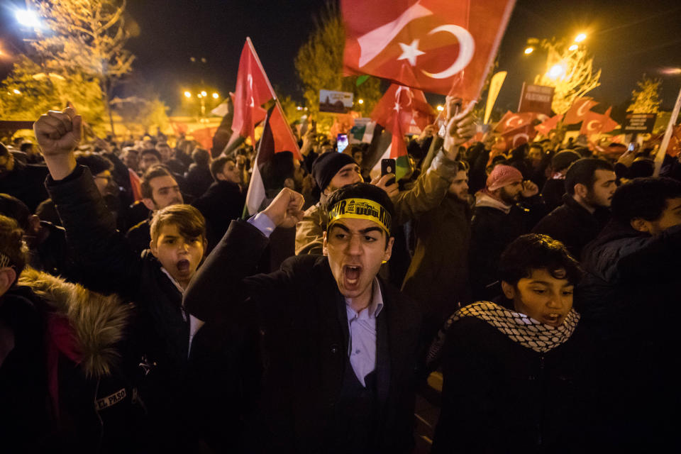 Protestors brandish Turkish flags during a protest against the Israel at Fatih Mosque in Istanbul, Turkey, 06 December 2017.&nbsp;