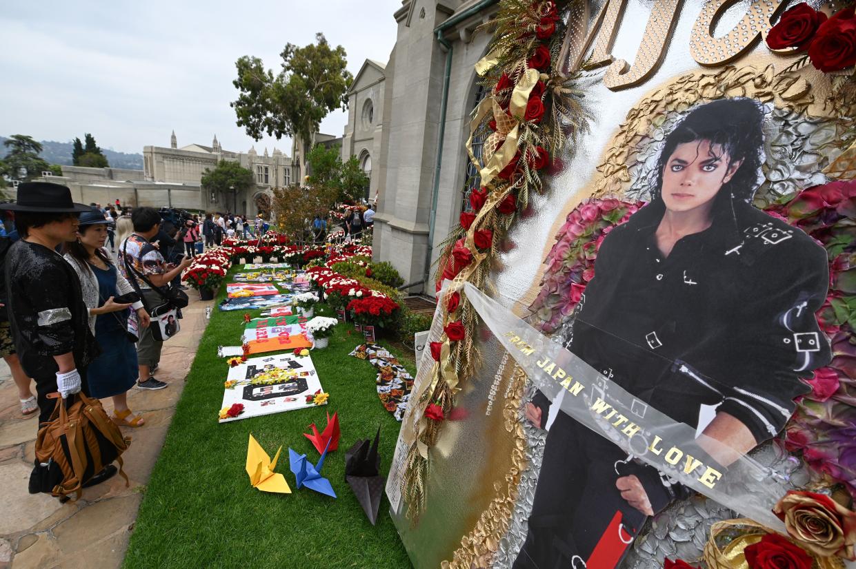 Fans visit Michael Jackson's mausoleum at Forest Lawn Cemetery in Glendale, California on June 25, 2019, the 10th anniversary of the King of Pop's death. (Photo by Robyn Beck / AFP)        (Photo credit should read ROBYN BECK/AFP/Getty Images)