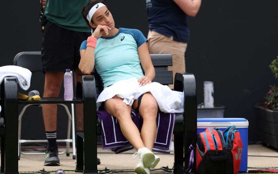  Tenis - WTA 250 - Birmingham Classic - Edgbaston Priory Club, Edgbaston, Birmingham, Gran Bretaña - 15 de junio de 2022 Caroline García de Francia en un descanso en el juego durante su partido de tercera ronda contra Katie Boulter de Gran Bretaña - Imágenes de acción a través de Reuters 