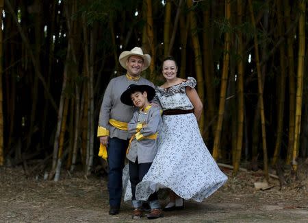 Descendants of American Southerners wearing Confederate-era dress and uniforms pose during a party to celebrate the 150th anniversary of the end of the American Civil War in Santa Barbara D'Oeste, Brazil, April 26, 2015. REUTERS/Paulo Whitaker