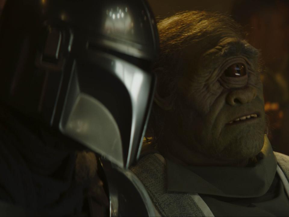 <p>The Mandalorian confers with a cycloptic baddie near the episode’s beginning</p>Lucasfilm Ltd