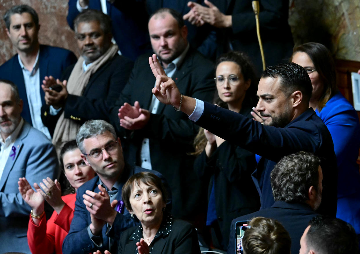 Originaire des quartiers Nord de Marseille, Sébastien Delogu s’est fait expulser de l’Assemblée nationale ce 28 mai après avoir brandi un drapeau palestinien (Photo by MIGUEL MEDINA / AFP)