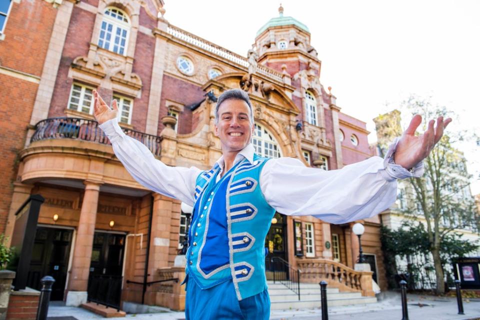 Anton du Beke will star in Richmond’s panto