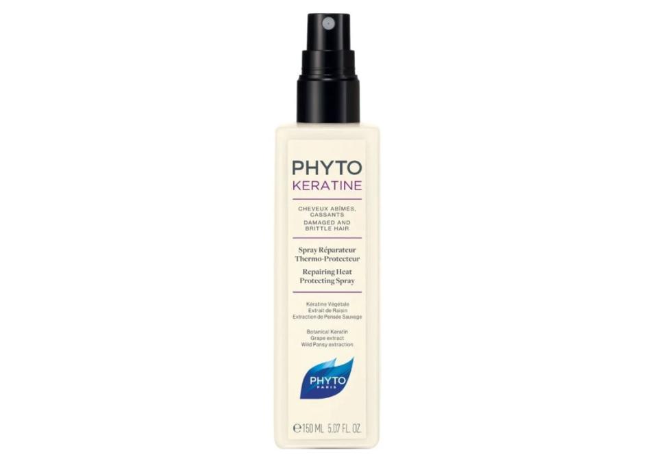 17,50€ les 150 ml<br><p>Ce soin signé Phyto répare la matière des cheveux abîmés tout en les protégeant de la chaleur et de la casse lors du coiffage.</p><br><a href="https://fr.phyto.com/p/ph10056a31590-phytokeratine-spray-reparateur-thermo-protecteur-phytokeratine-150ml" rel="nofollow noopener" target="_blank" data-ylk="slk:Acheter;elm:context_link;itc:0;sec:content-canvas" class="link ">Acheter</a>