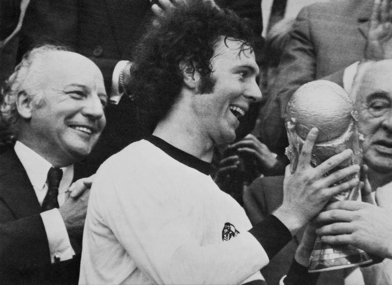 Franz Beckenbauer, con la Copa del Mundo de 1974: su momento de mayor gloria