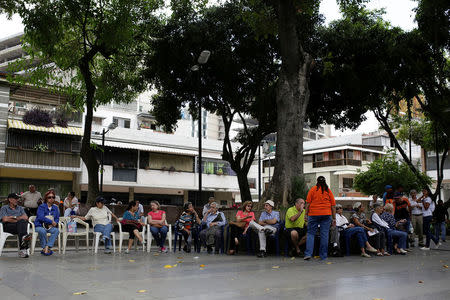 Supporters of Popular Will (Voluntad Popular) party queue to take part in the National Electoral Council (CNE) process for validation of parties in Caracas, Venezuela March 11, 2017. REUTERS/Marco Bello