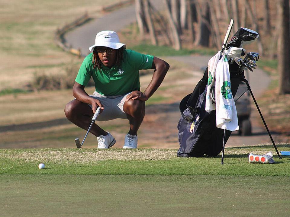 Jordan Williams lining up a putt.