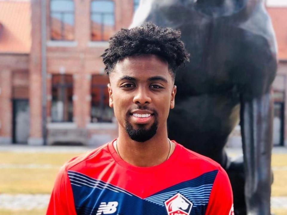 Angel Gomes poses after signing a long-term contract with Ligue One side Lille (Instagram/@losclive)