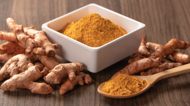 Ground and whole turmeric