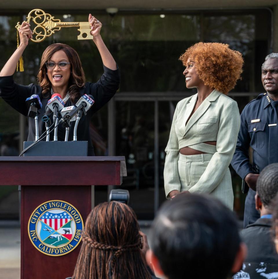 Tyra Banks and Issa at an outdoor city ceremony