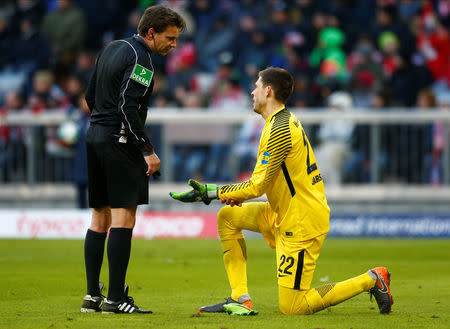 Soccer Football - Bundesliga - Bayern Munich vs Hertha BSC - Allianz Arena, Munich, Germany - February 24, 2018 Hertha Berlin’s Rune Jarstein talks to referee Guido Winkmann REUTERS/Michaela Rehle