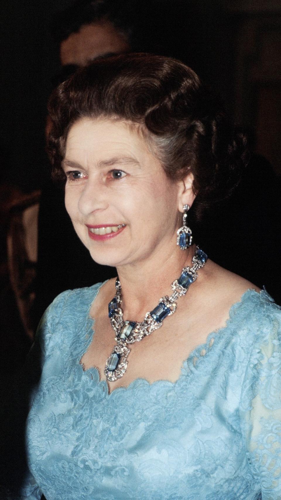 Queen Elizabeth's Aquamarine Suite necklace