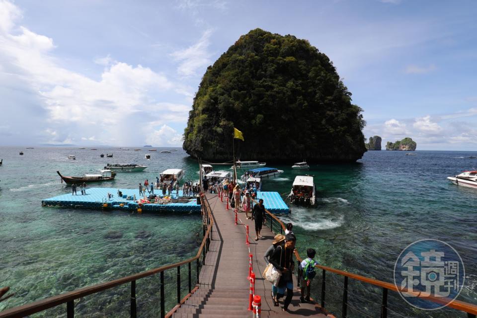 大皮皮島、小皮皮島一日跳島，是遊客們初訪普吉島都會安排的經典行程。