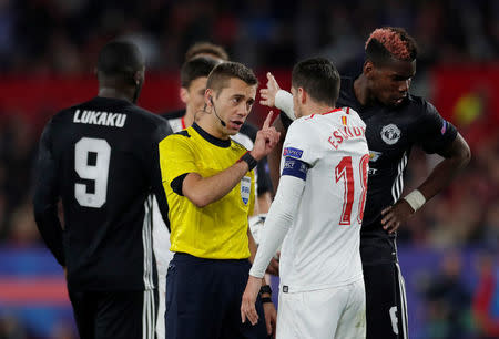 Soccer Football - Champions League Round of 16 First Leg - Sevilla vs Manchester United - Ramon Sanchez Pizjuan, Seville, Spain - February 21, 2018 Referee Clement Turpin speaks with Sevilla’s Sergio Escudero Action Images via Reuters/Andrew Couldridge