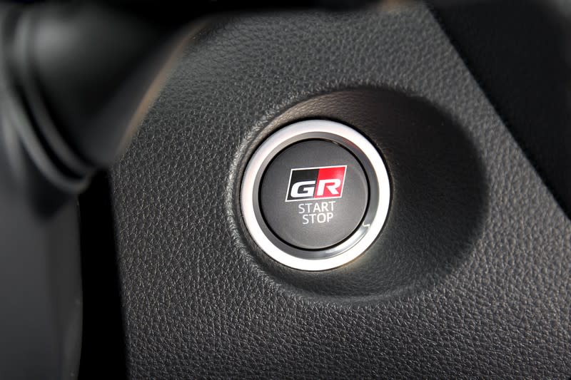 GR SPORT專屬引擎啓閉按鈕，每次啟動引擎的瞬間倍感熱血沸騰。