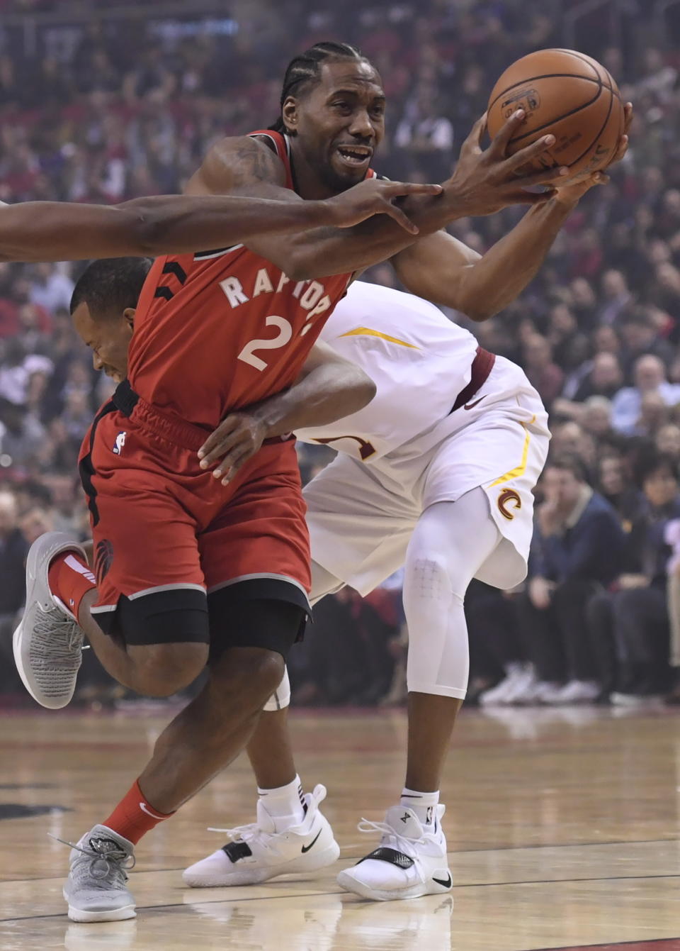 Toronto Raptors forward Kawhi Leonard (2) moves around Cleveland Cavaliers guard Rodney Hood (1) during first half NBA basketball action in Toronto on Wednesday, Oct. 17, 2018. (Nathan Denette/The Canadian Press via AP)