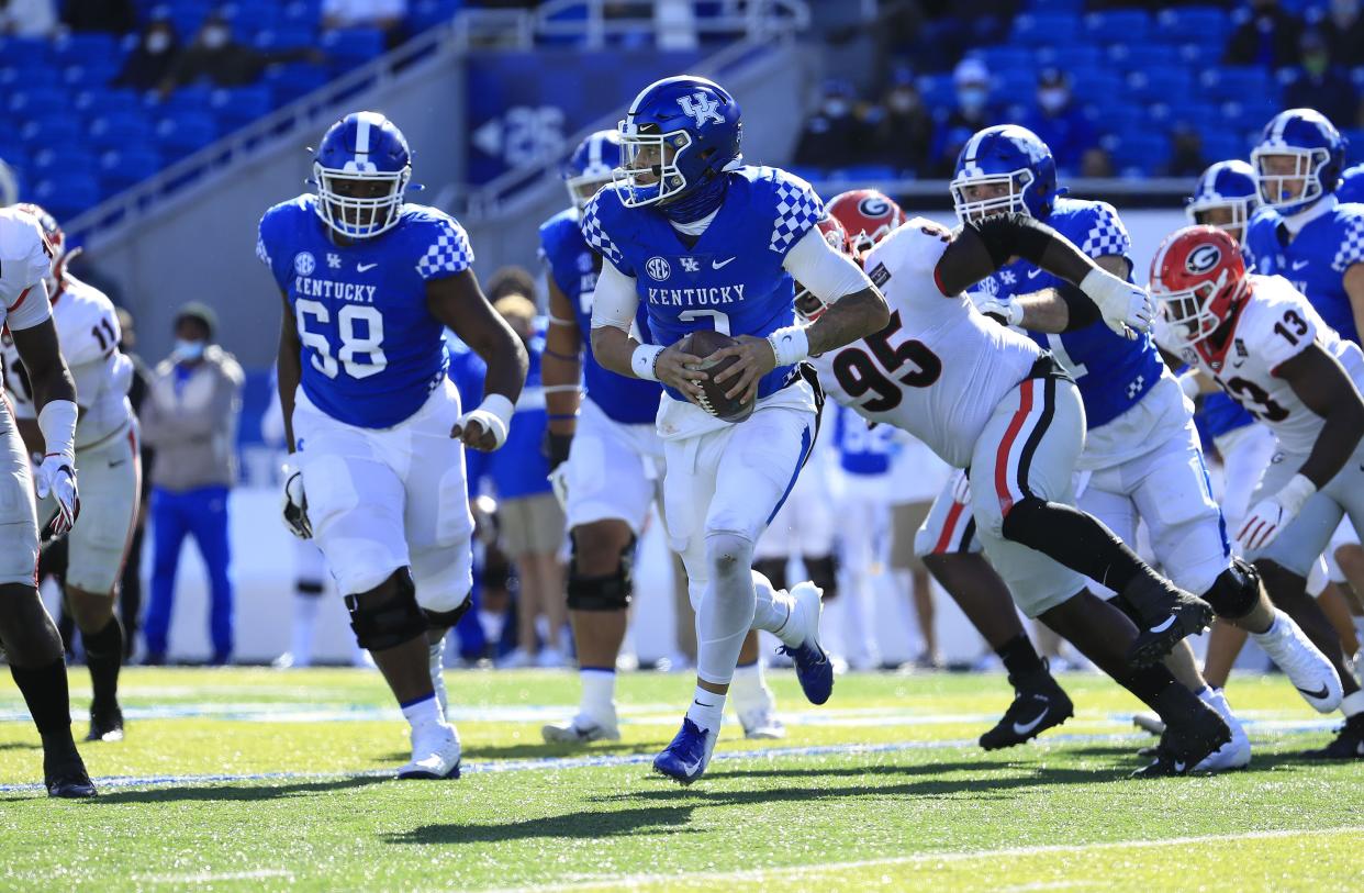 LEXINGTON, KENTUCKY - OCTOBER 31:   Joey Gatewood #2 of the Kentucky Wildcats runs with the ball against the Georgia Bulldogs at Kroger Field on October 31, 2020 in Lexington, Kentucky. (Photo by Andy Lyons/Getty Images)