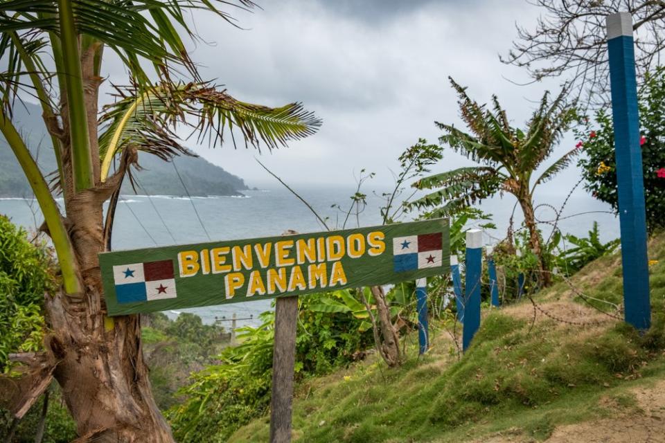 Welcome to Panama sign at the Costa Rica border