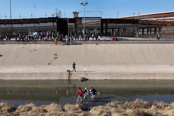 PHOTO: mmigrants cross the Rio Grande into El Paso, Texas, Jan. 08, 2023 from Ciudad Juarez, Mexico. (John Moore/Getty Images)