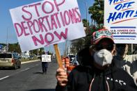 <p>Se han realizado protestas en Miami a las afueras de oficinas de inmigración criticando las deportaciones masivas de haitianos y catalogándolas de inhumanas. </p>