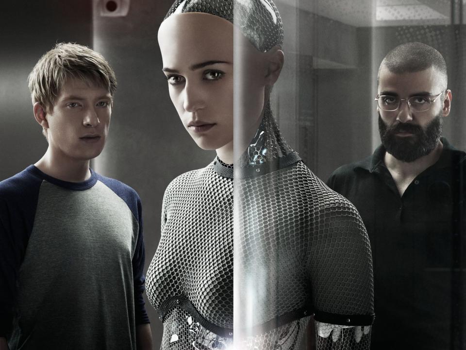 Auch als Maschine anziehend: Alicia Vikander, Oscar-Preisträgerin ("The Danish Girl") und die aktuelle Lara Croft, verkörpert in "Ex Machina" (2014) das künstliche Wesen Ava. (Bild: Universal Pictures)