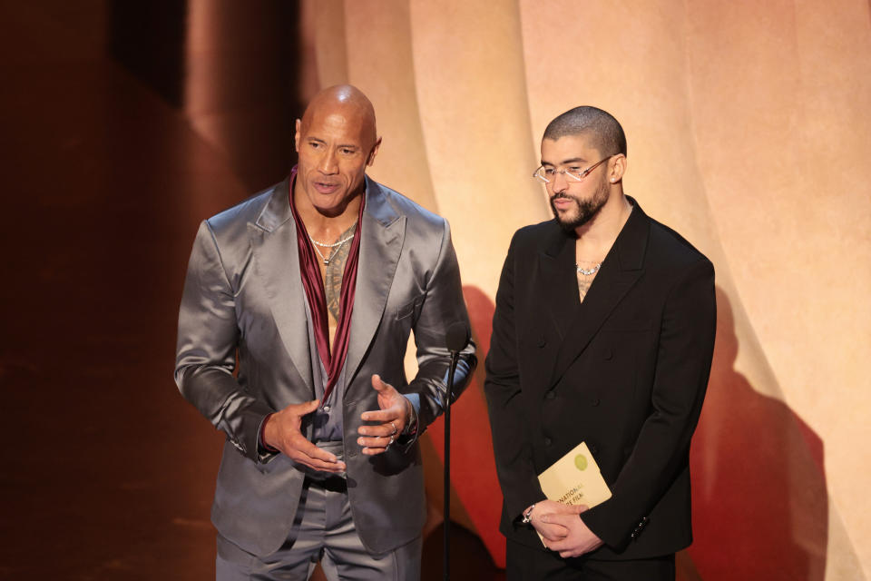 Dwayne Johnson y Bad Bunny presentan el Oscar a Mejor película extranjera