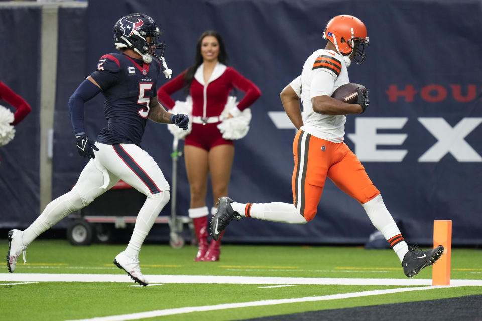 Cleveland Browns wide receiver Amari Cooper, right, scores a touchdown as Houston Texans safety Jalen Pitre (5) defends during the first half of an NFL football game Sunday, Dec. 24, 2023, in Houston. (AP Photo/Eric Christian Smith)