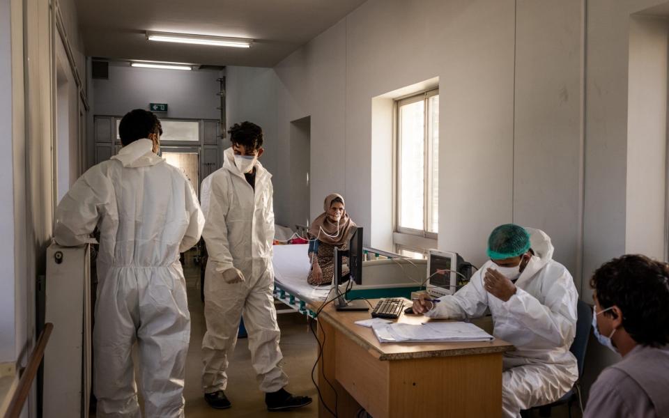 Patients and medical staff in the Covid hospital in Kabul - Jim Huylebroek