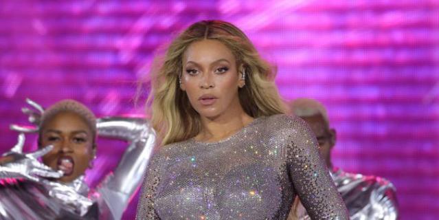 Beyoncé and Blue Ivy Match in Sequined Jerseys for Concert