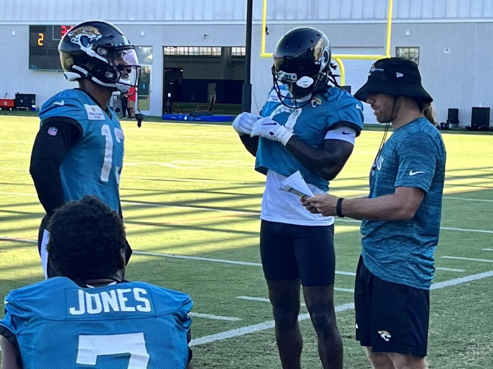 Jaguars' receivers coach Chad Hall (R) talks with Zay Jones (7), Christian Kirk (13) and Calvin RIdley (0) before running a practice drill Wednesday at the Miller Electric Center.