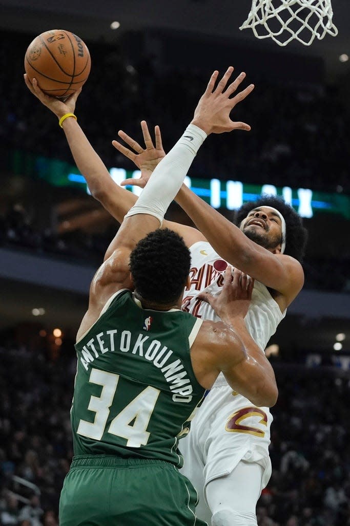 Cleveland Cavaliers' Jarrett Allen shoots past Milwaukee Bucks' Giannis Antetokounmpo during the first half of an NBA basketball game Wednesday, Jan. 24, 2024, in Milwaukee. (AP Photo/Morry Gash)
