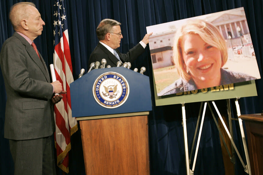 Senator Arlen Specter and Senator Byron Dorgan hold a photo of Dru Sjodin at press conference.