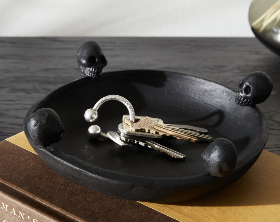 black tray with keys inside