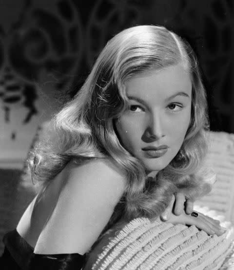 <p> We know you&apos;ve heard the phrase Veronica Lake waves ... well, these are them. And they&apos;re fabulous. </p>