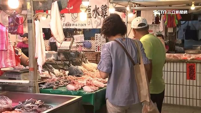 有網友分析指出，長輩去菜市場是因為想要聊天。（示意圖／資料照）