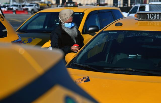Los emblemáticos taxis amarillos de Nueva York, al borde de la