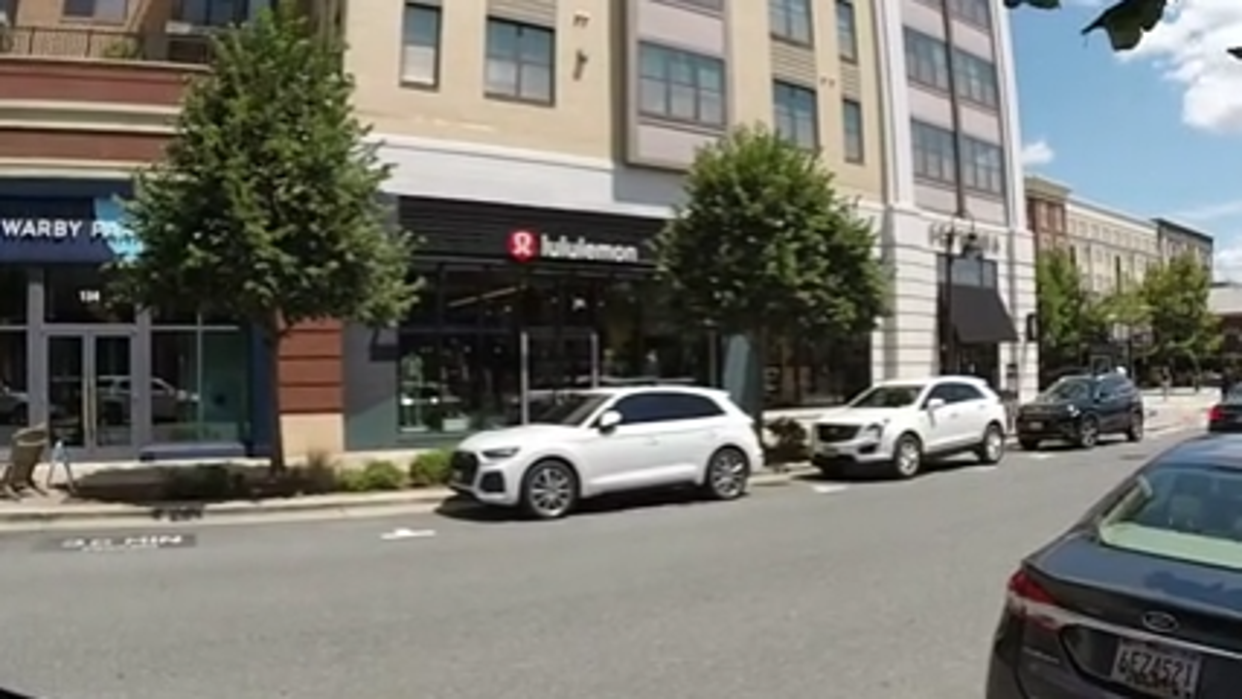 <div>Thieves hit Dick’s, Lululemon in Gaithersburg; officer struck during getaway</div>