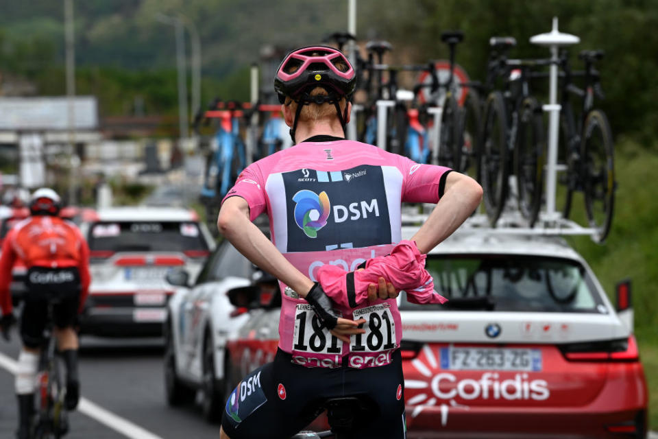 Race leader Andreas Leknessund (Team DSM) takes of his rain cape